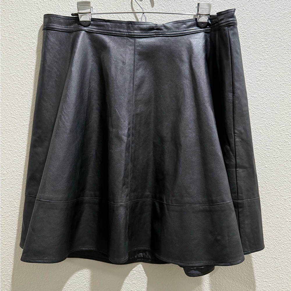 Fashion to Figure Size 1 Black Faux Leather A-Line Skater Skirt